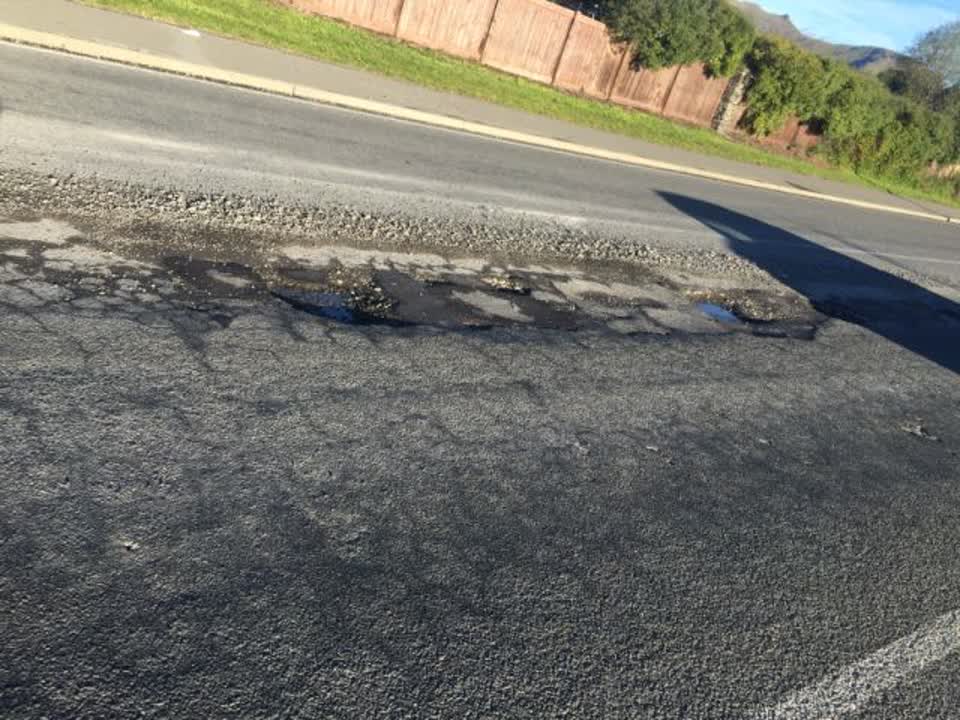 The photograph attached to this roading/streets report