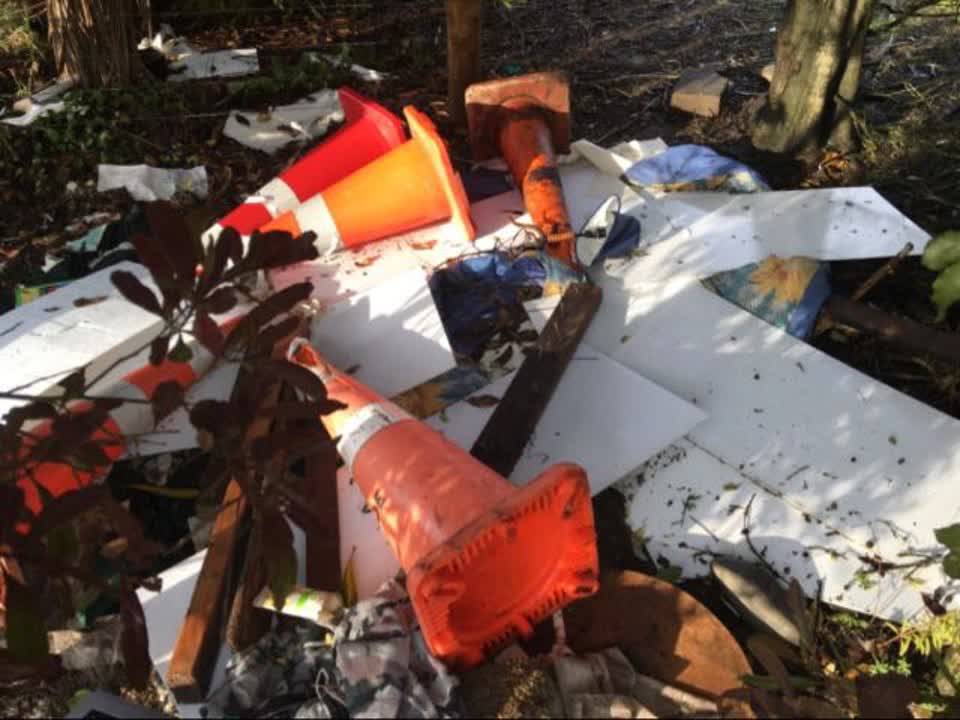 The photograph attached to this rubbish/recycling report