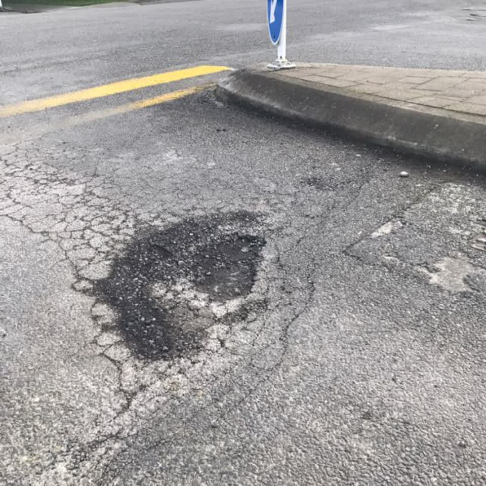The photograph attached to this roading/streets report