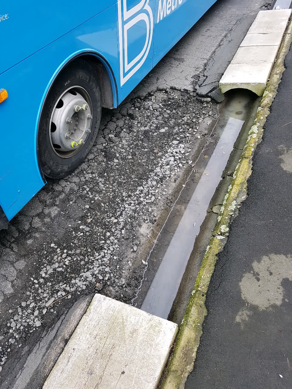 The photograph attached to this roading/streets report