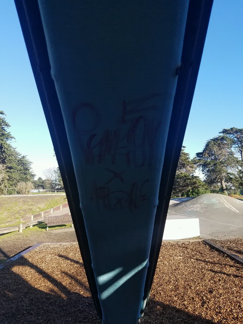 The photograph attached to this graffiti report