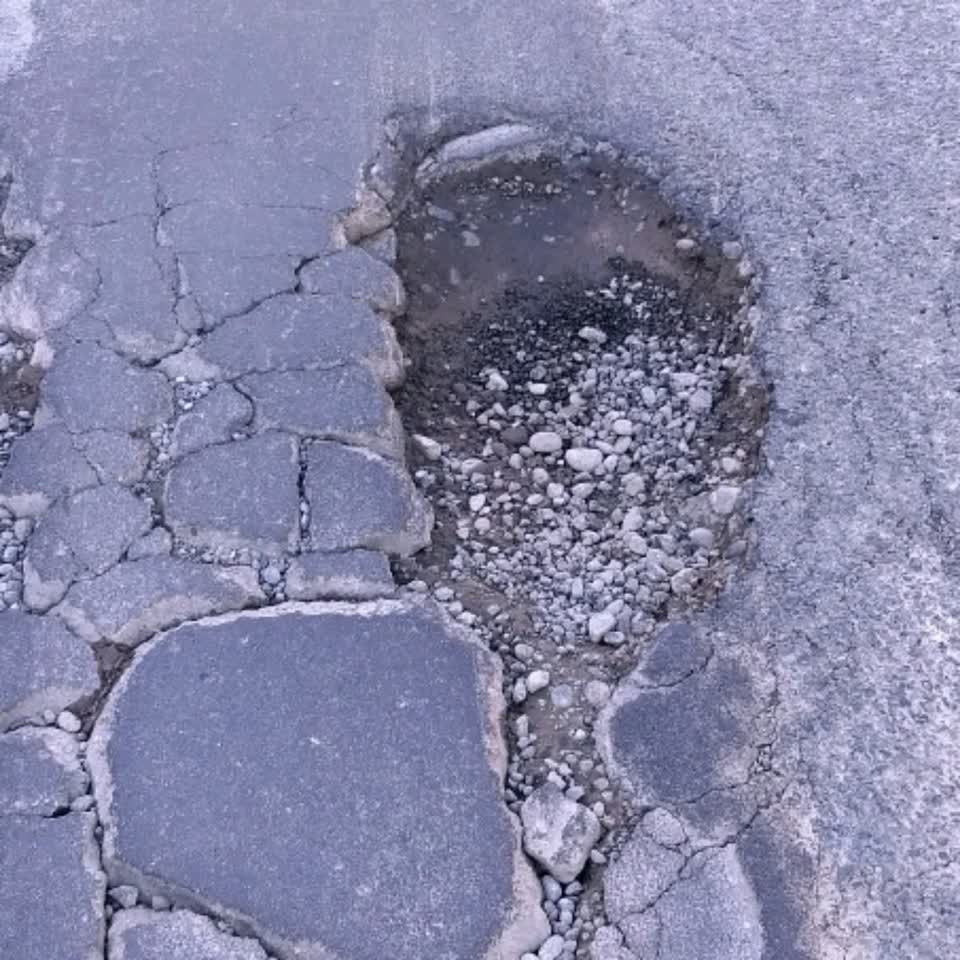 The photograph attached to this roading/streets report