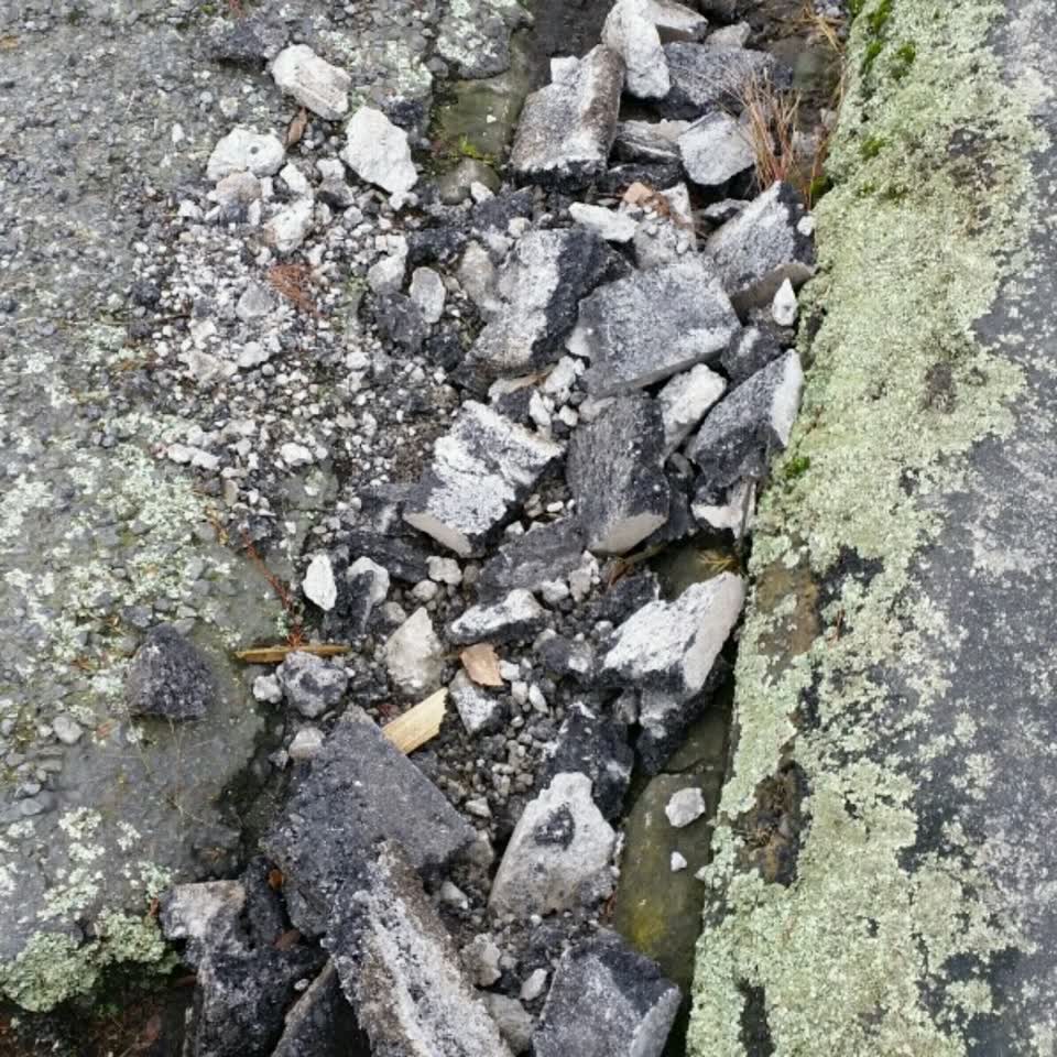 The photograph attached to this roading/streets report