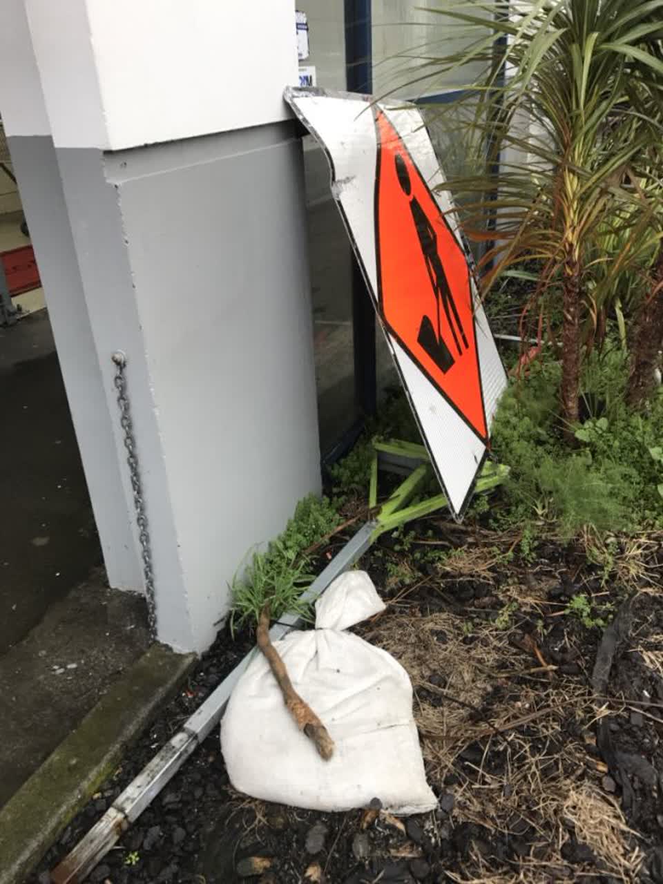 The photograph attached to this roading/streets report
