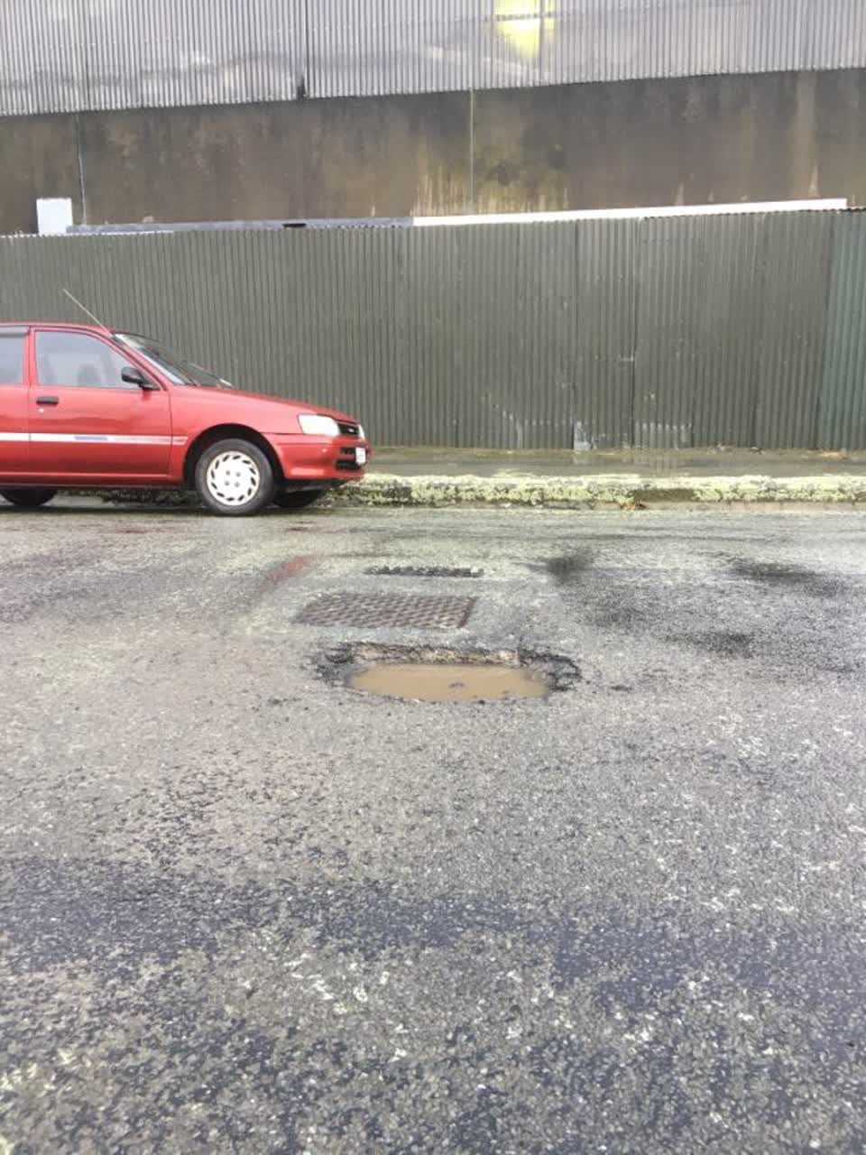 The photograph attached to this roading/streets report