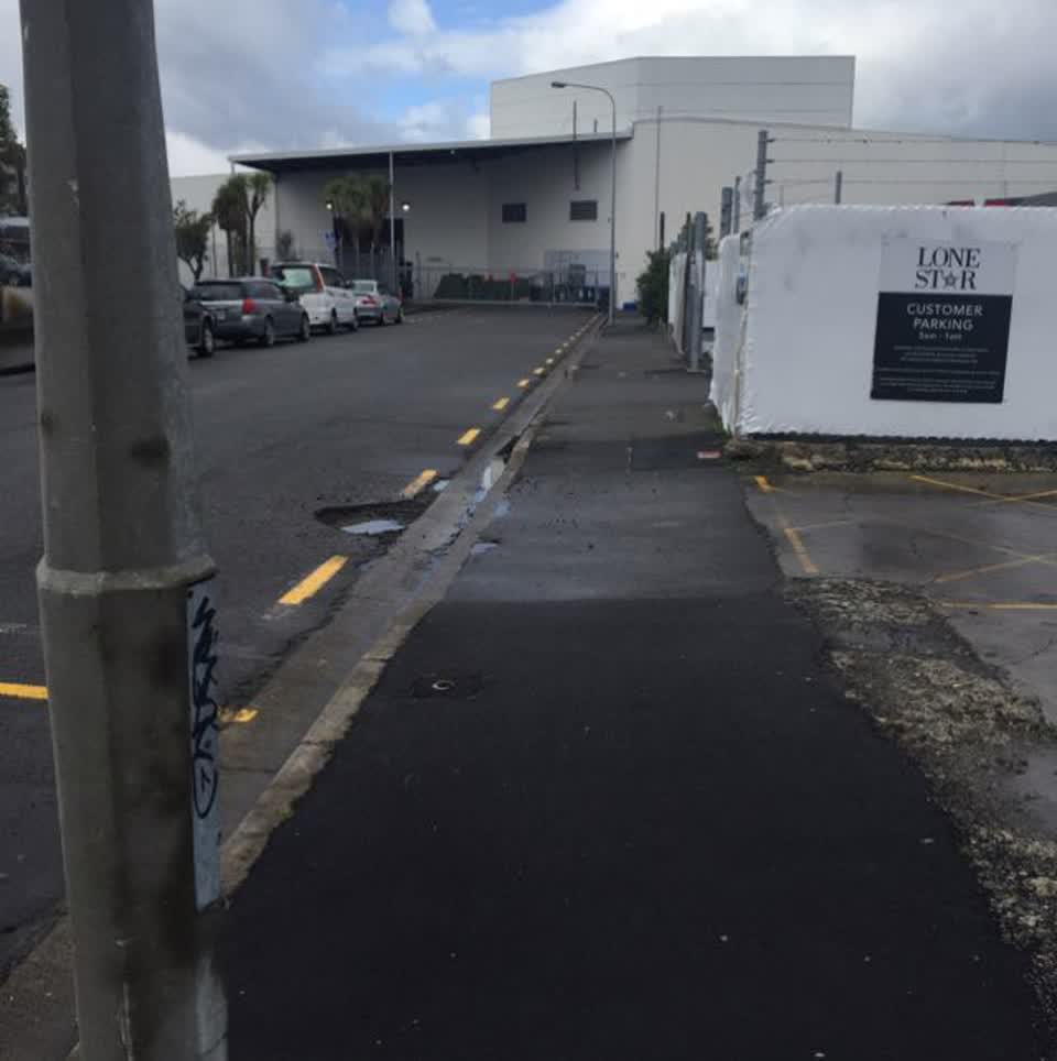 The photograph attached to this roading/streets report
