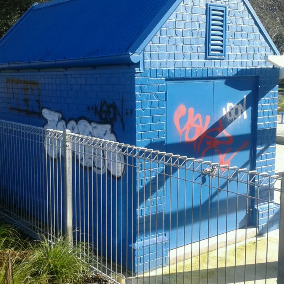 The photograph attached to this graffiti report
