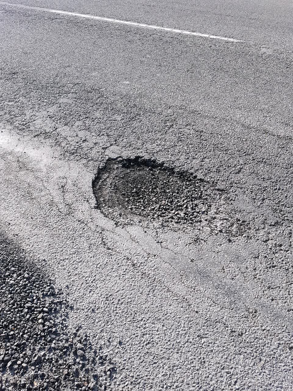 The photograph attached to this roading/streets report