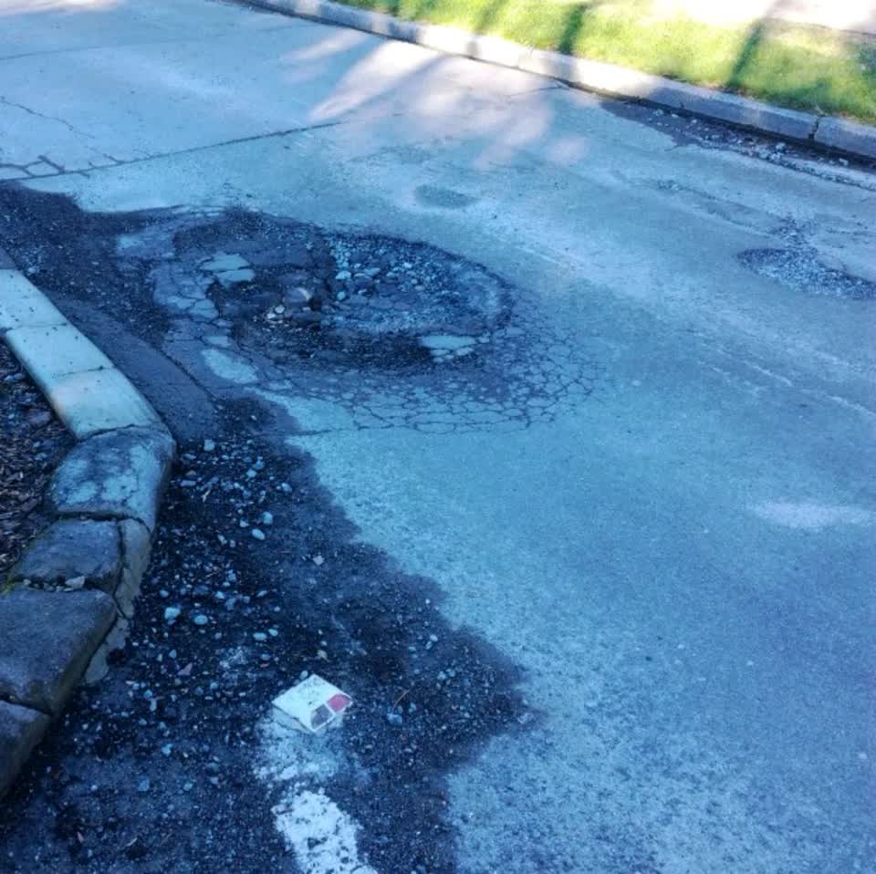 The photograph attached to this roading/streets report