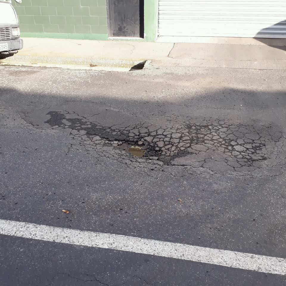 The photograph attached to this roading/streets report