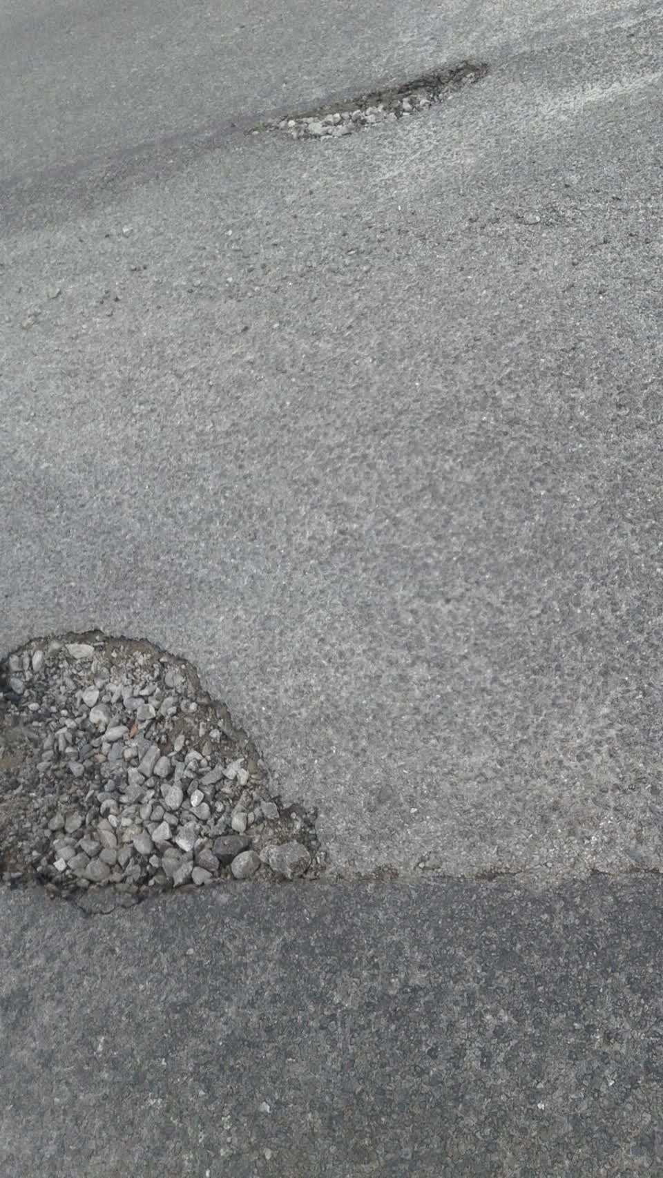 The photograph attached to this roading/streets report