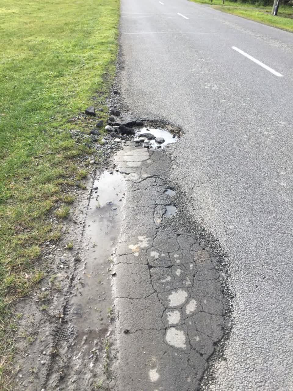 The photograph attached to this roading/streets report