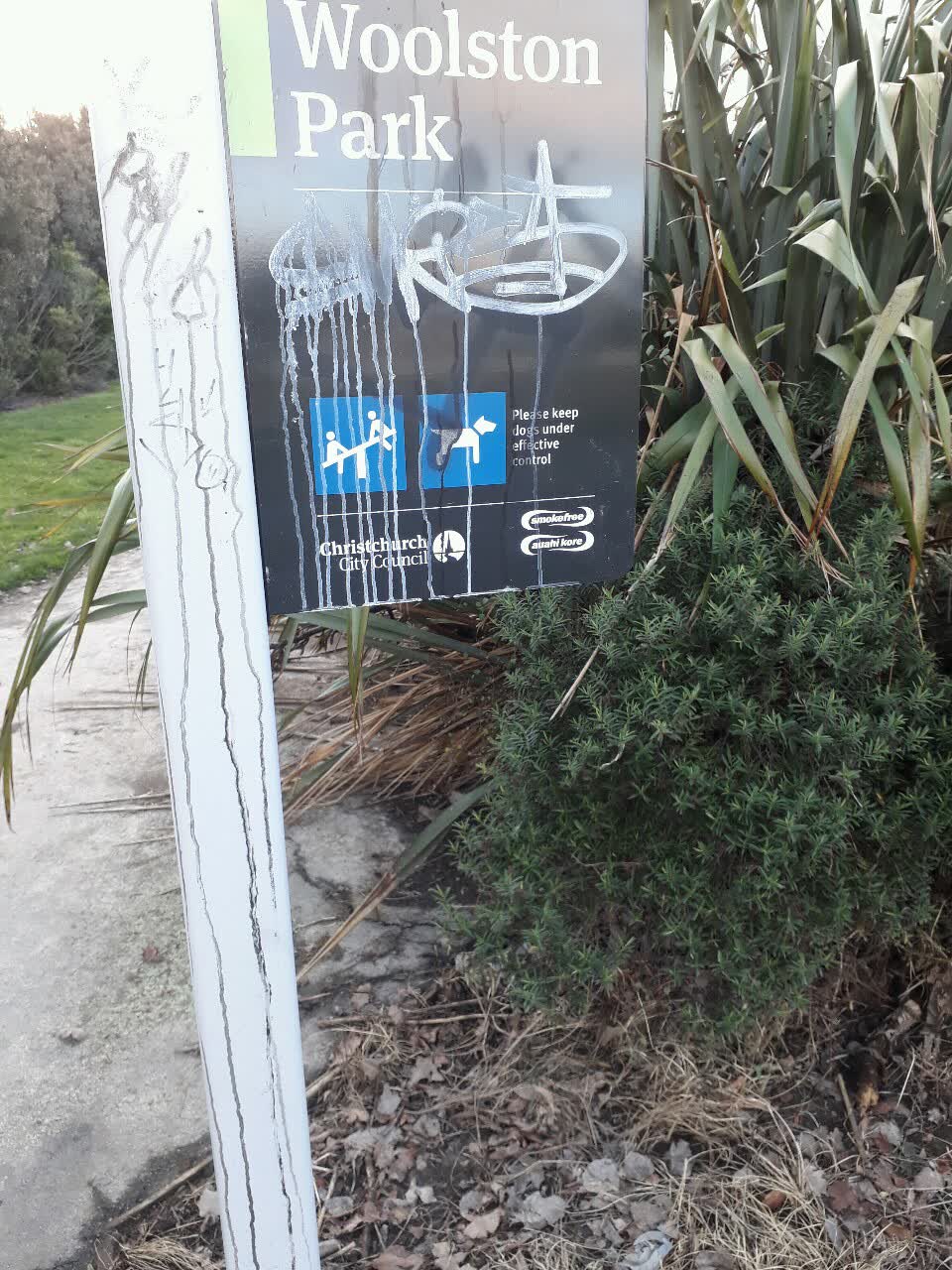 The photograph attached to this graffiti report