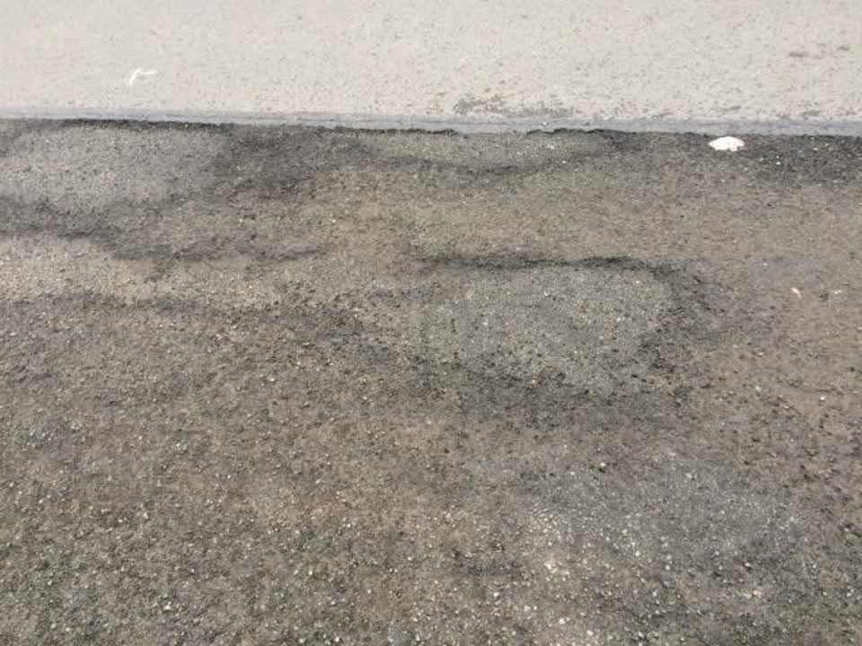 The photograph attached to this roading/streets report