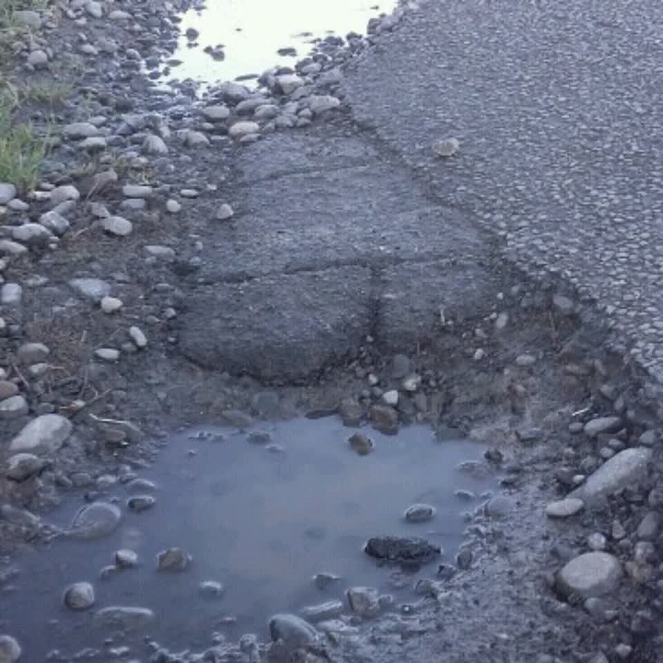 The photograph attached to this roading/streets report