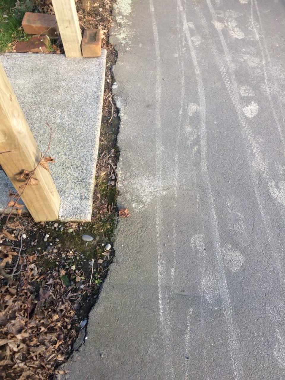 The photograph attached to this roading/streets report