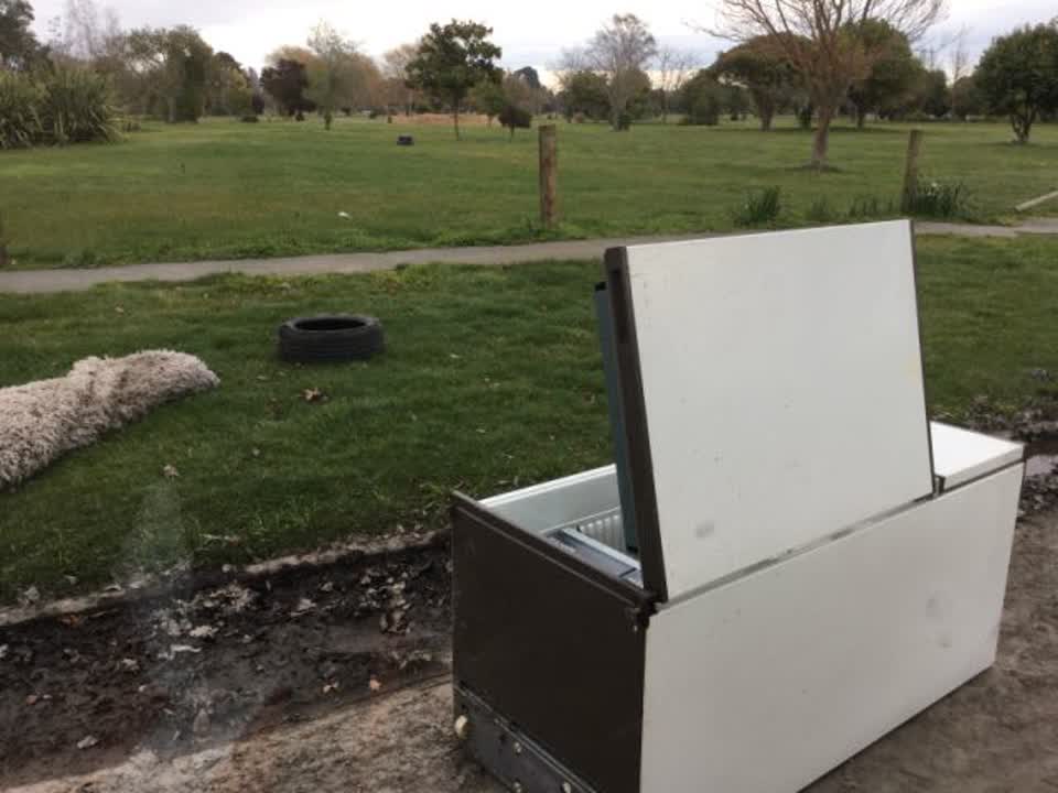 The photograph attached to this rubbish/recycling report