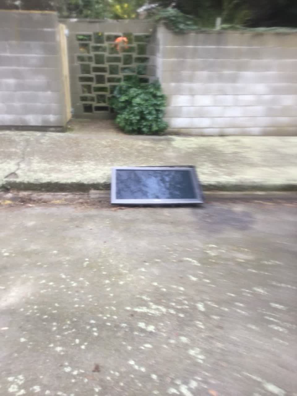 The photograph attached to this rubbish/recycling report