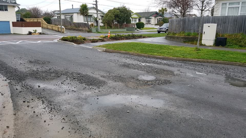 The photograph attached to this roading/streets report