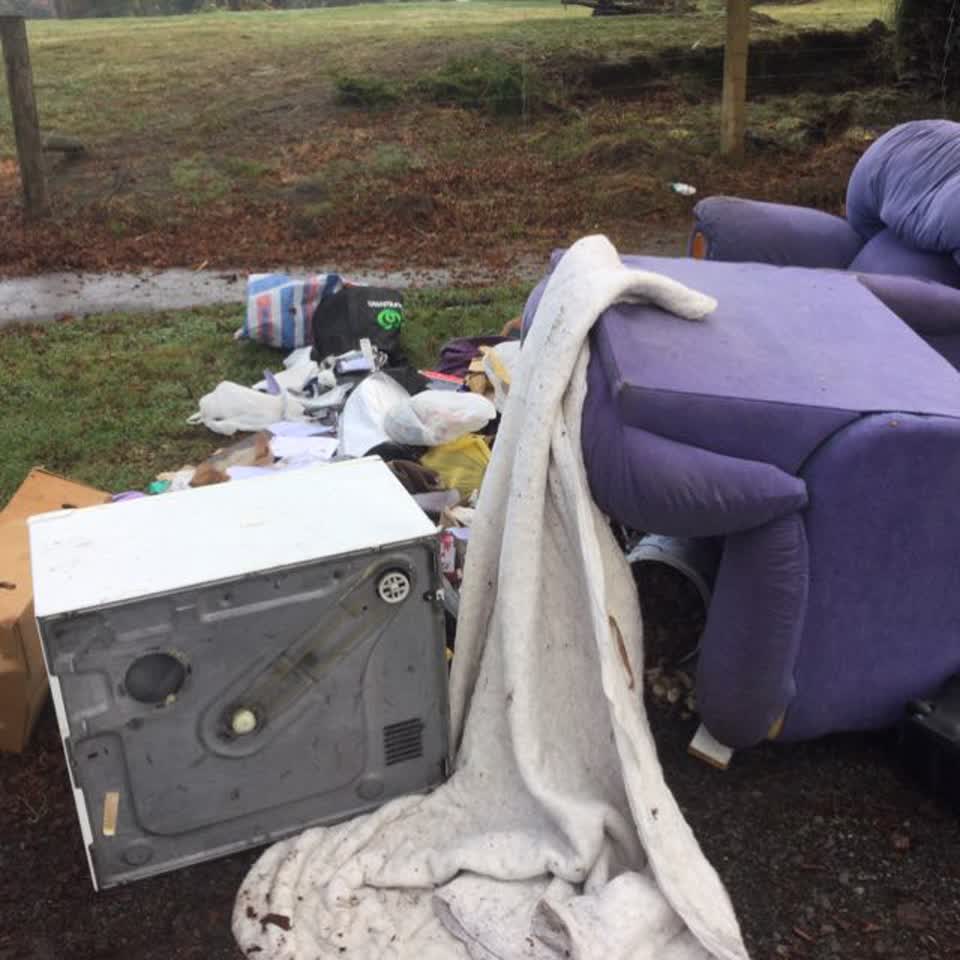 The photograph attached to this rubbish/recycling report