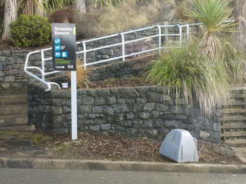 Rubbish/Recycling, a report photo