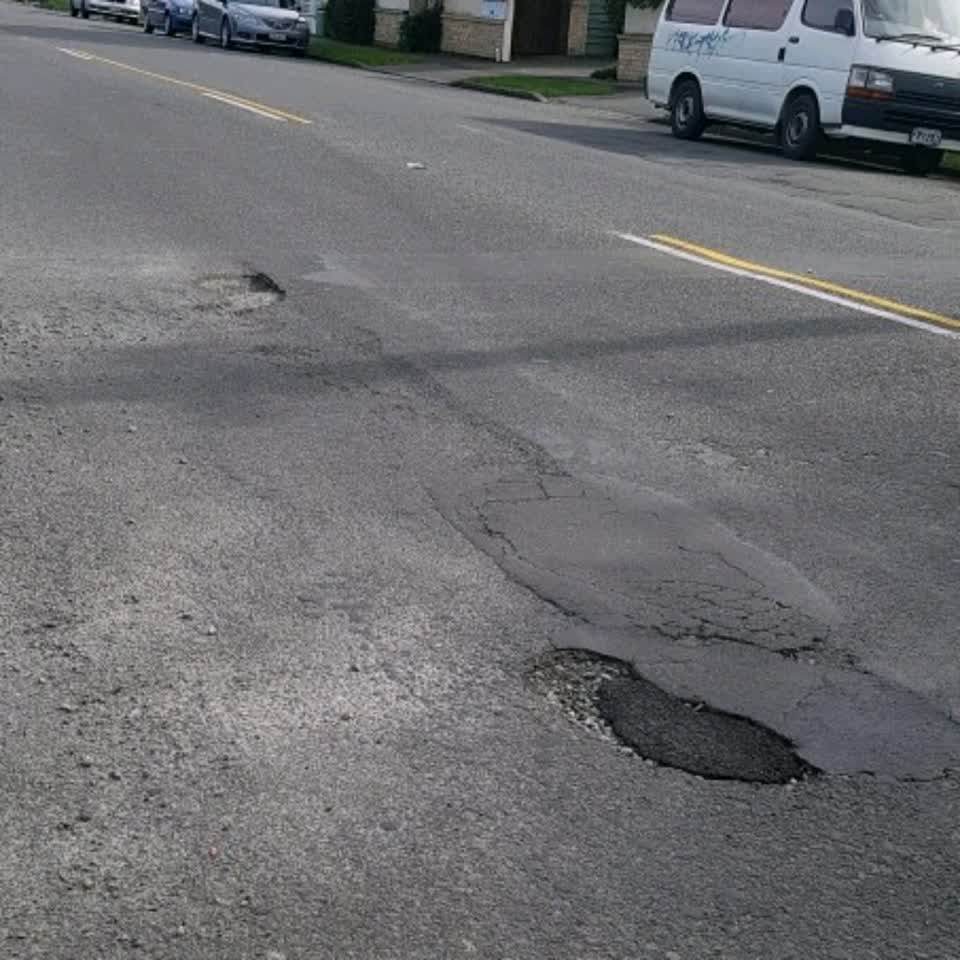 The photograph attached to this roading/streets report