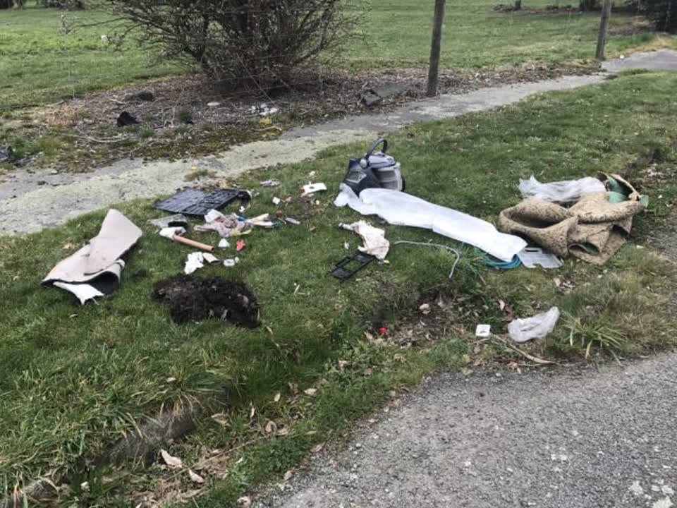 The photograph attached to this rubbish/recycling report
