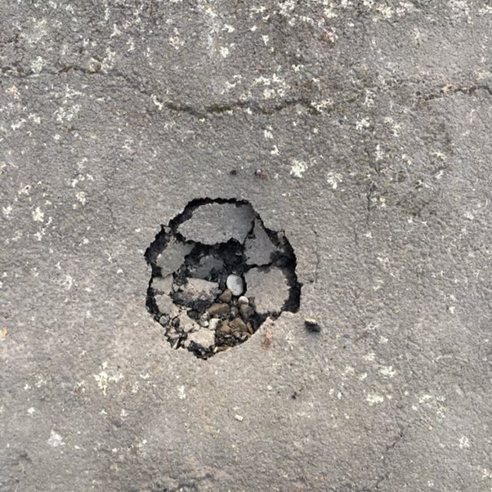 The photograph attached to this roading/streets report