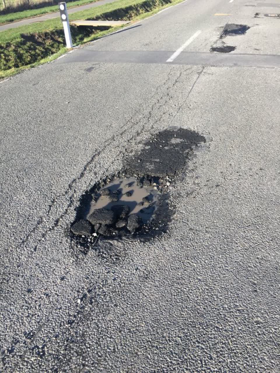 The photograph attached to this roading/streets report