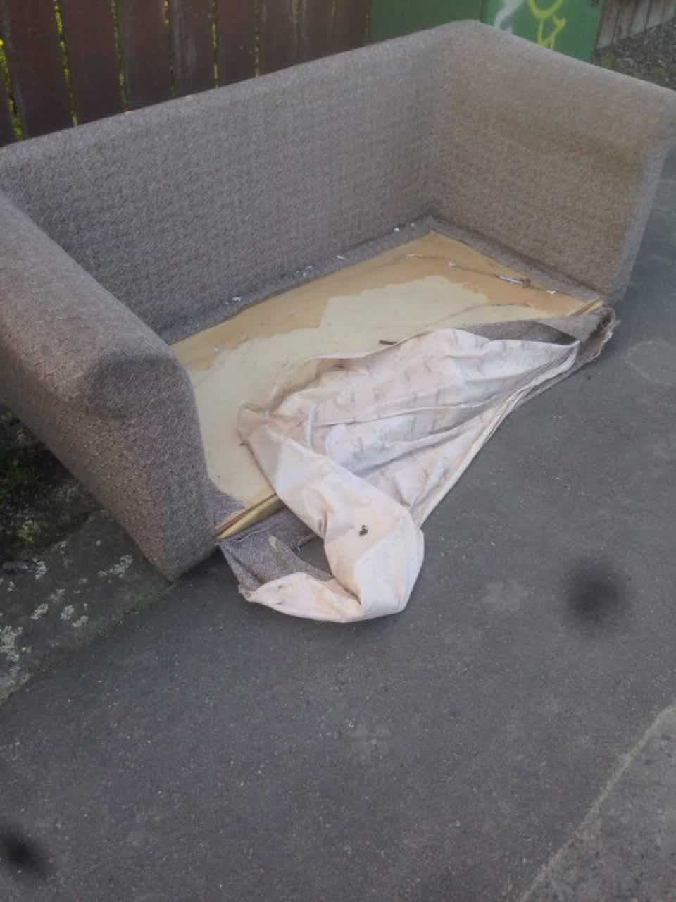 The photograph attached to this rubbish/recycling report