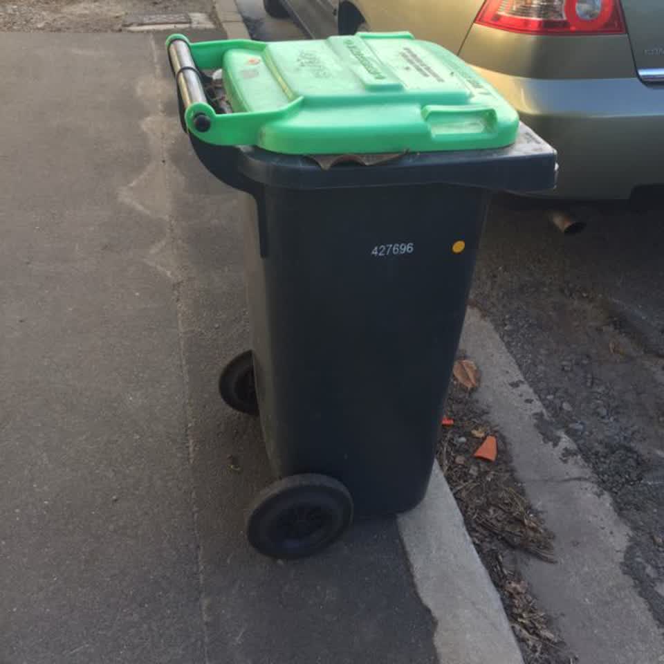 The photograph attached to this rubbish/recycling report