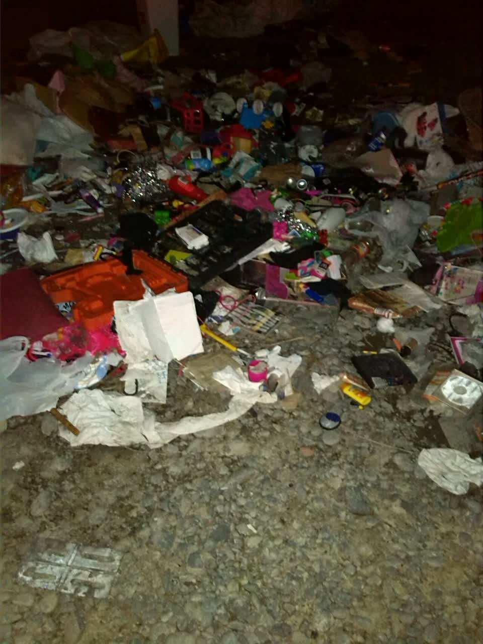 The photograph attached to this rubbish/recycling report