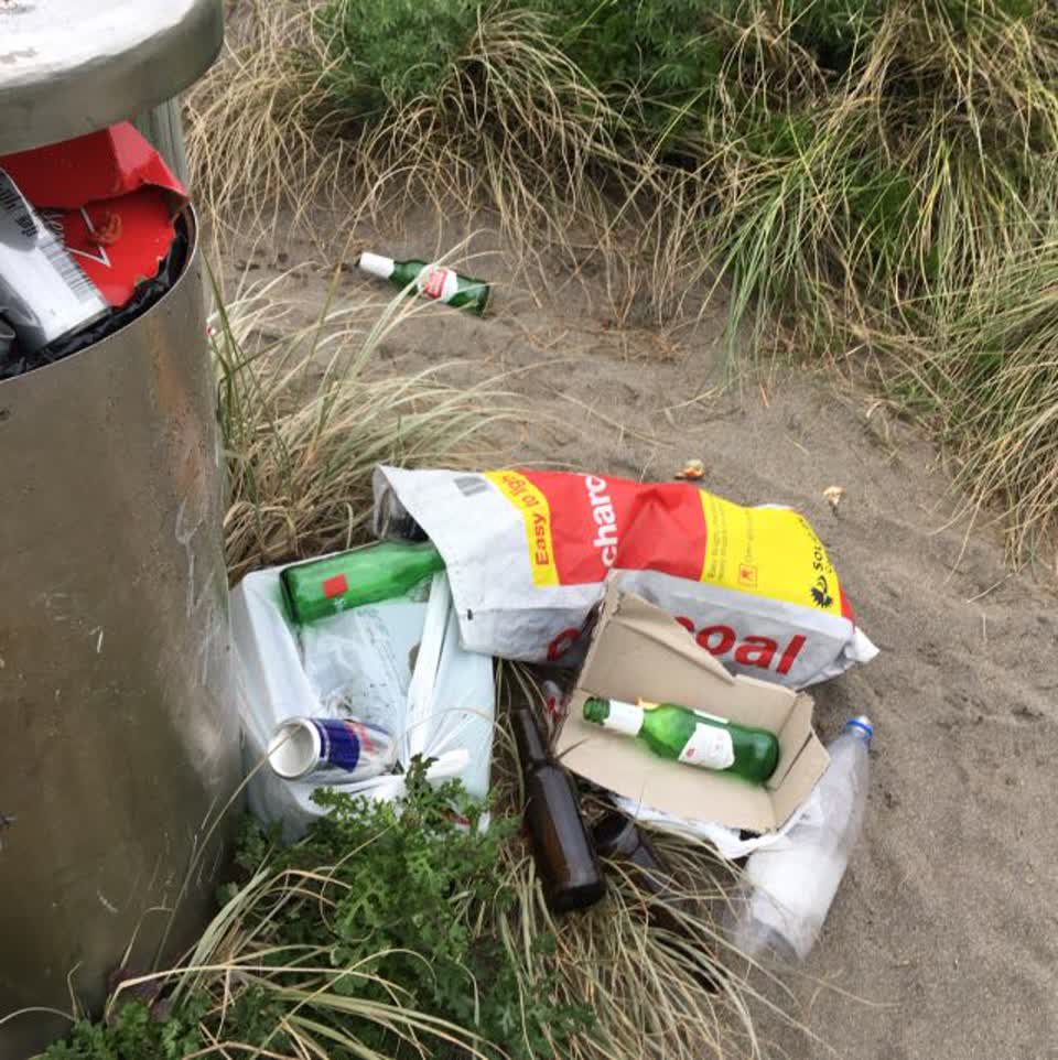 The photograph attached to this rubbish/recycling report