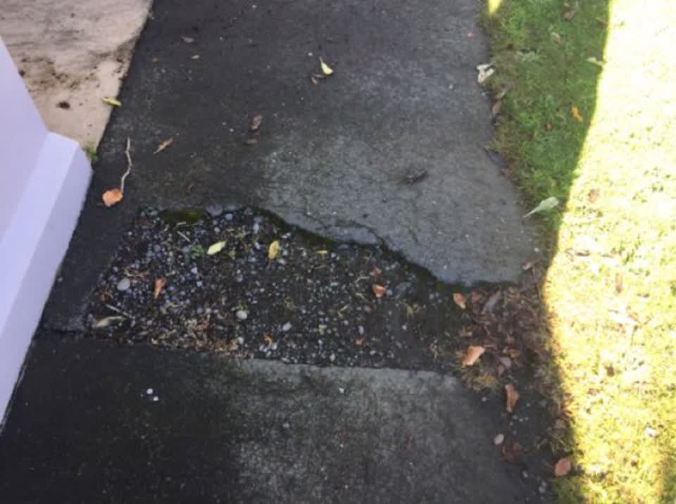 The photograph attached to this roading/streets report