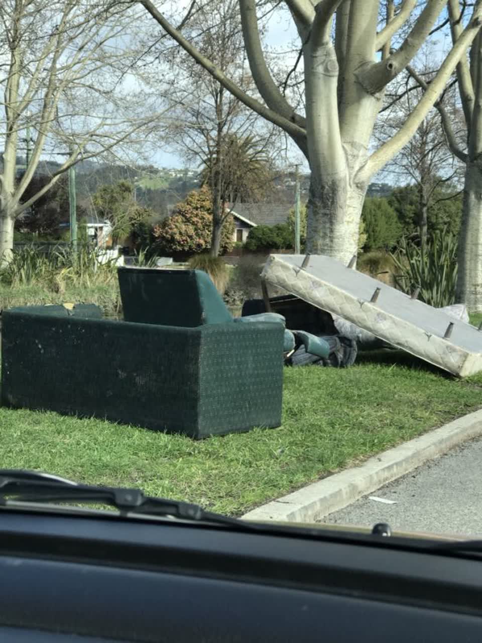 The photograph attached to this rubbish/recycling report