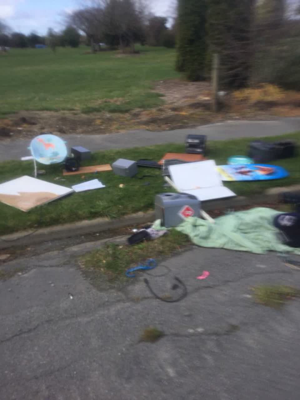 The photograph attached to this rubbish/recycling report