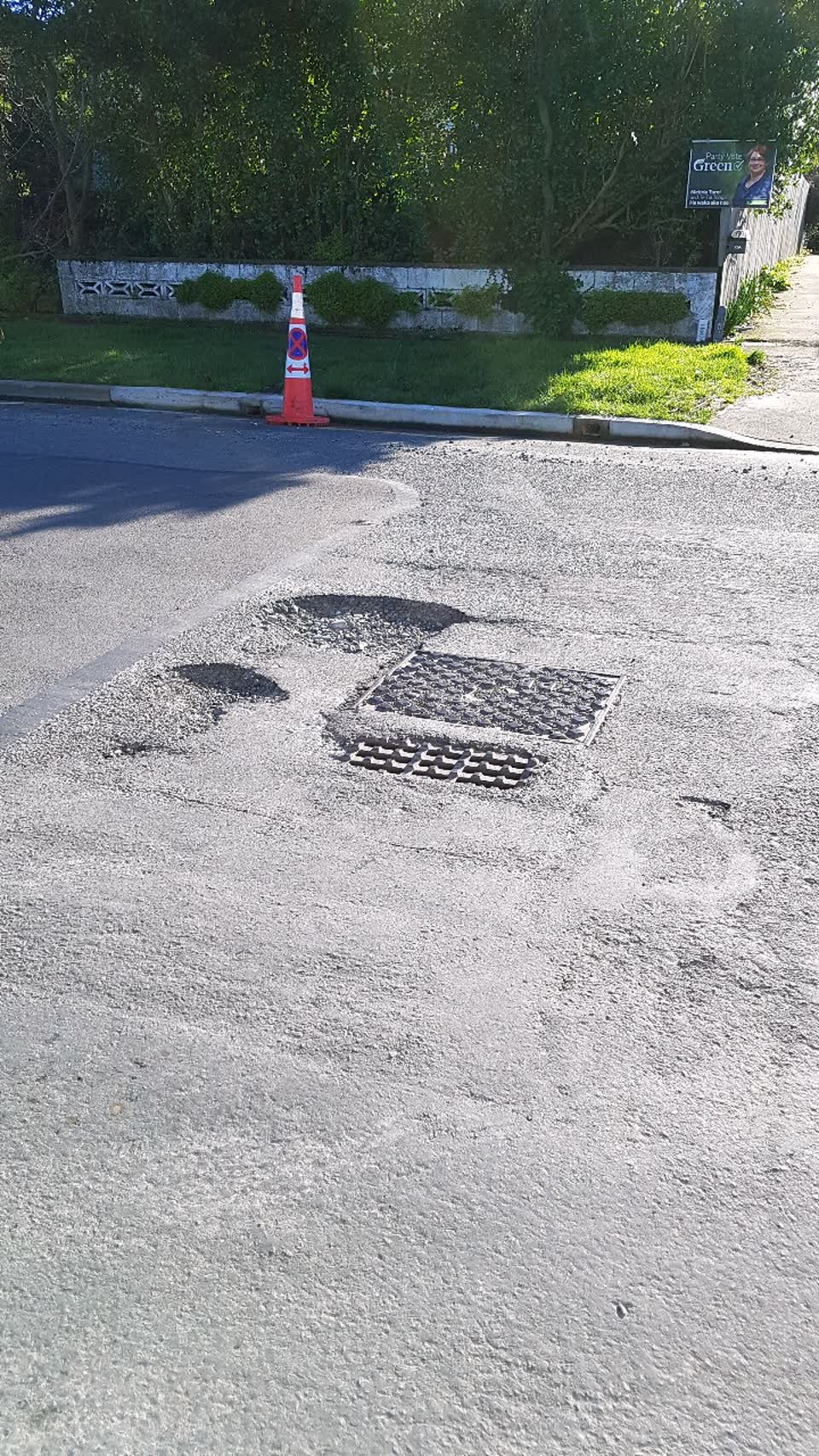 The photograph attached to this roading/streets report