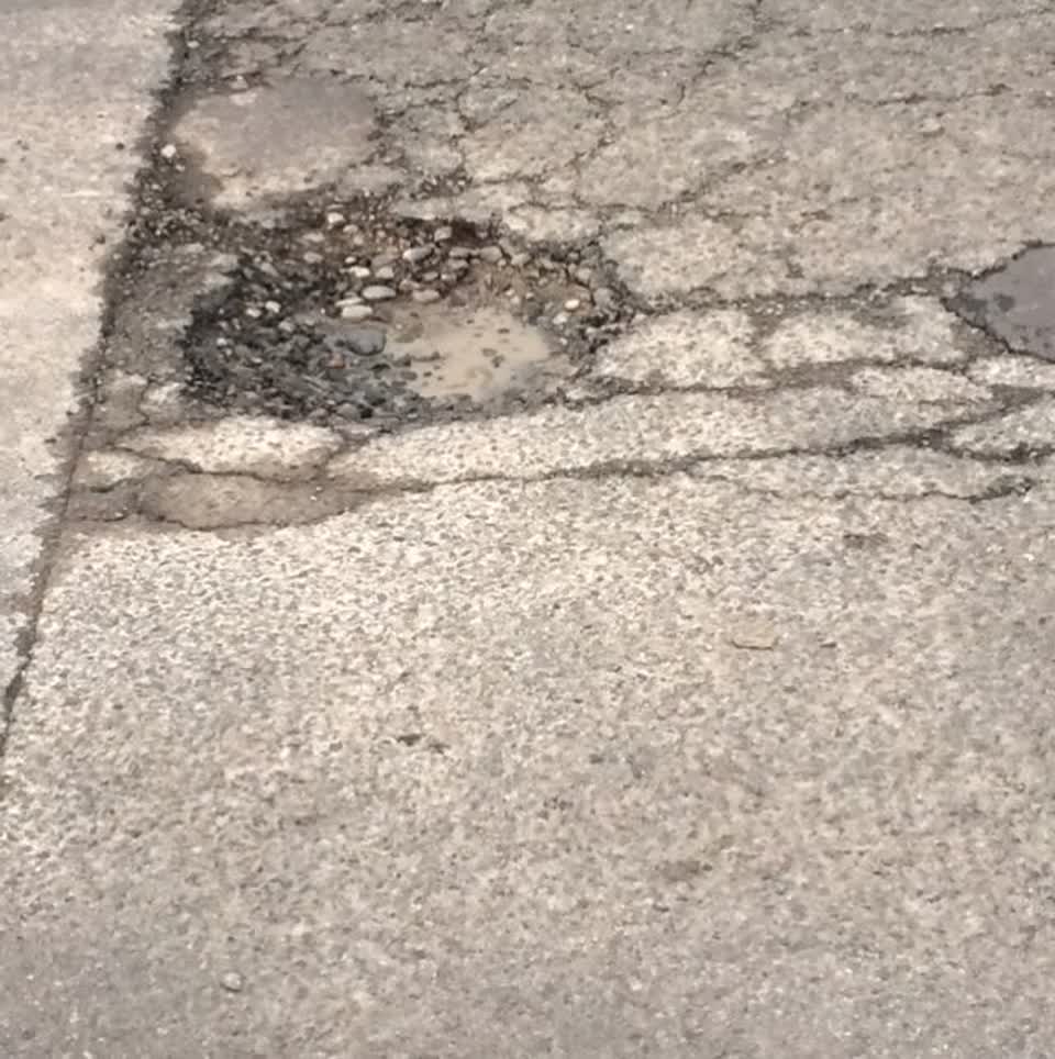 The photograph attached to this roading/streets report