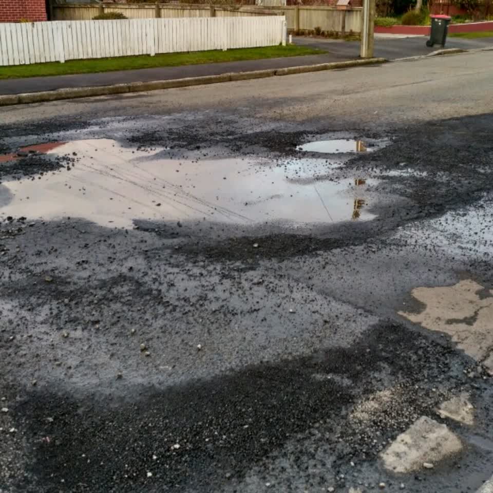 The photograph attached to this roading/streets report