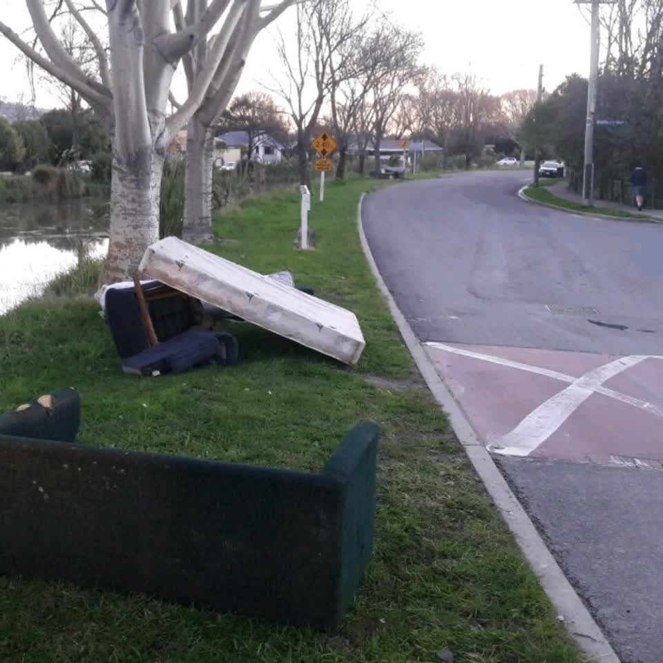 The photograph attached to this rubbish/recycling report
