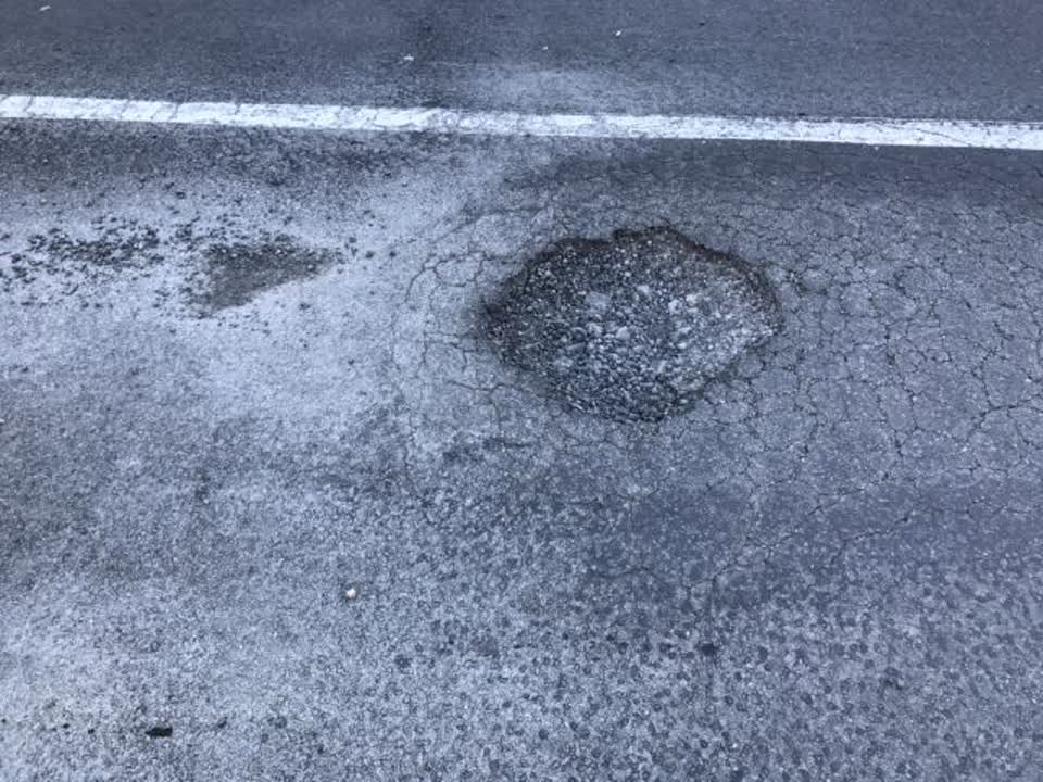 The photograph attached to this roading/streets report
