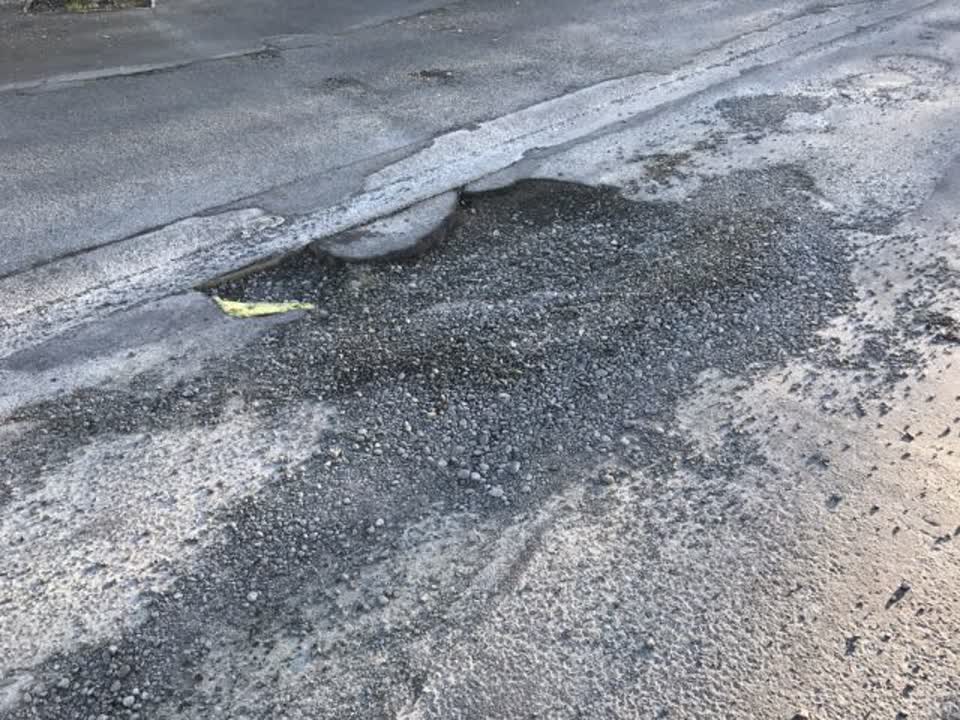 The photograph attached to this roading/streets report