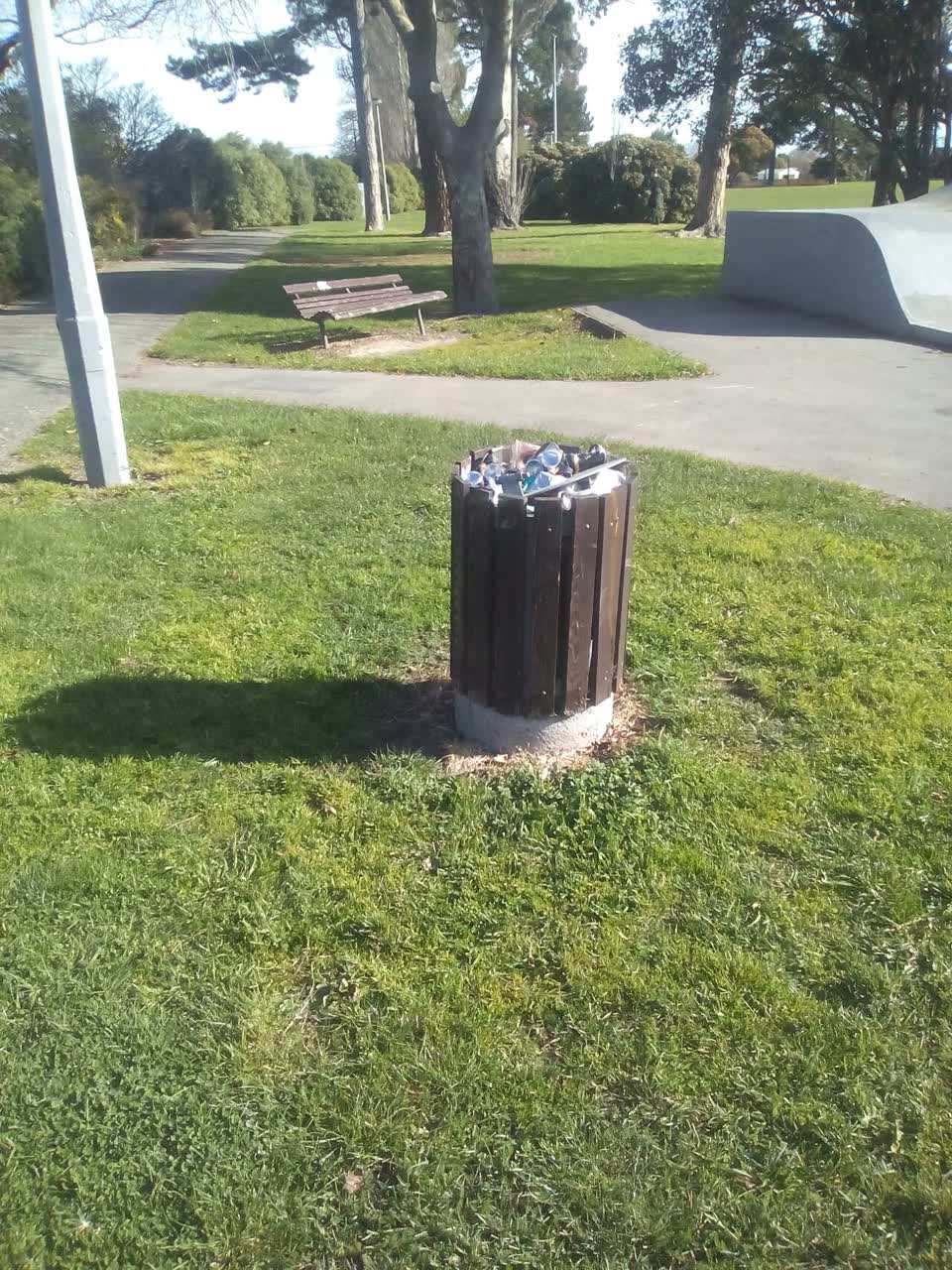The photograph attached to this rubbish/recycling report