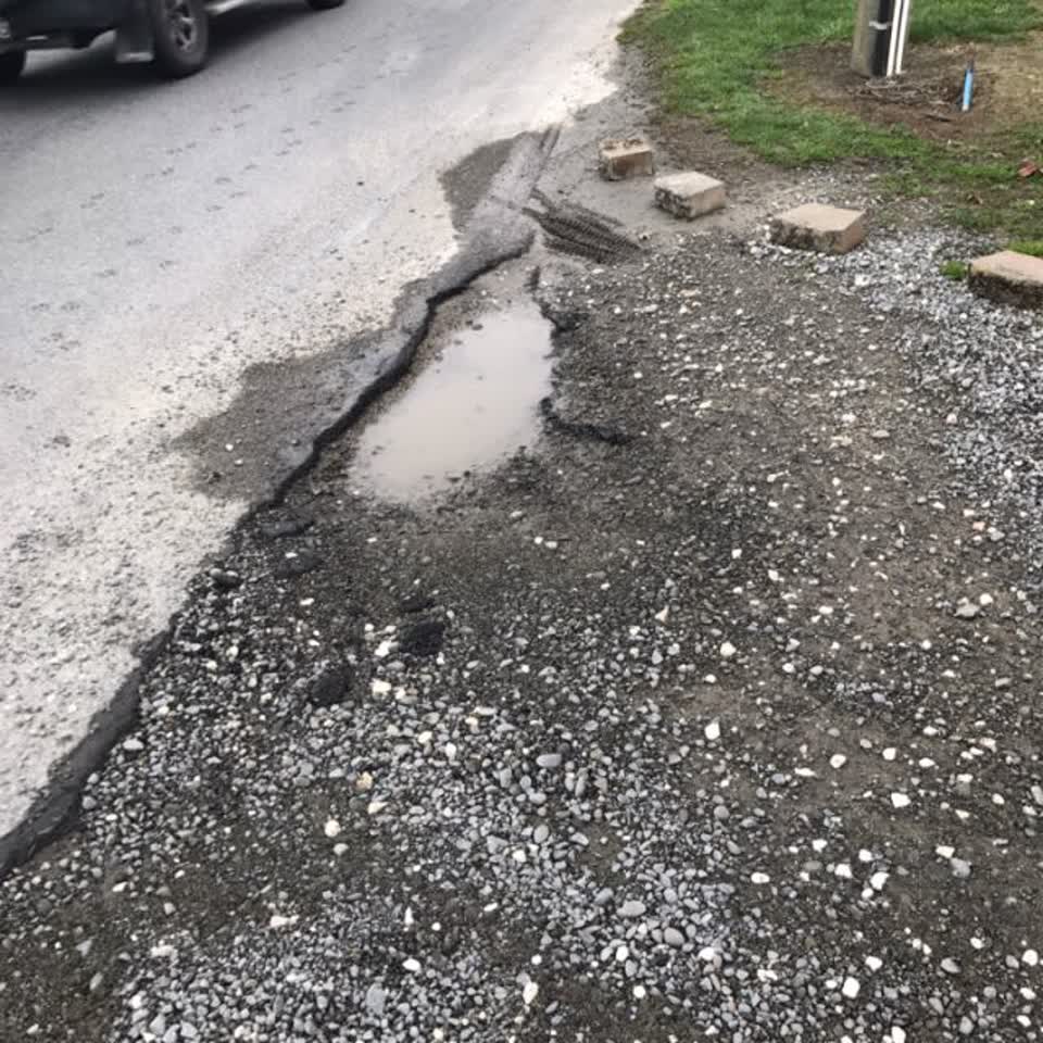 The photograph attached to this roading/streets report