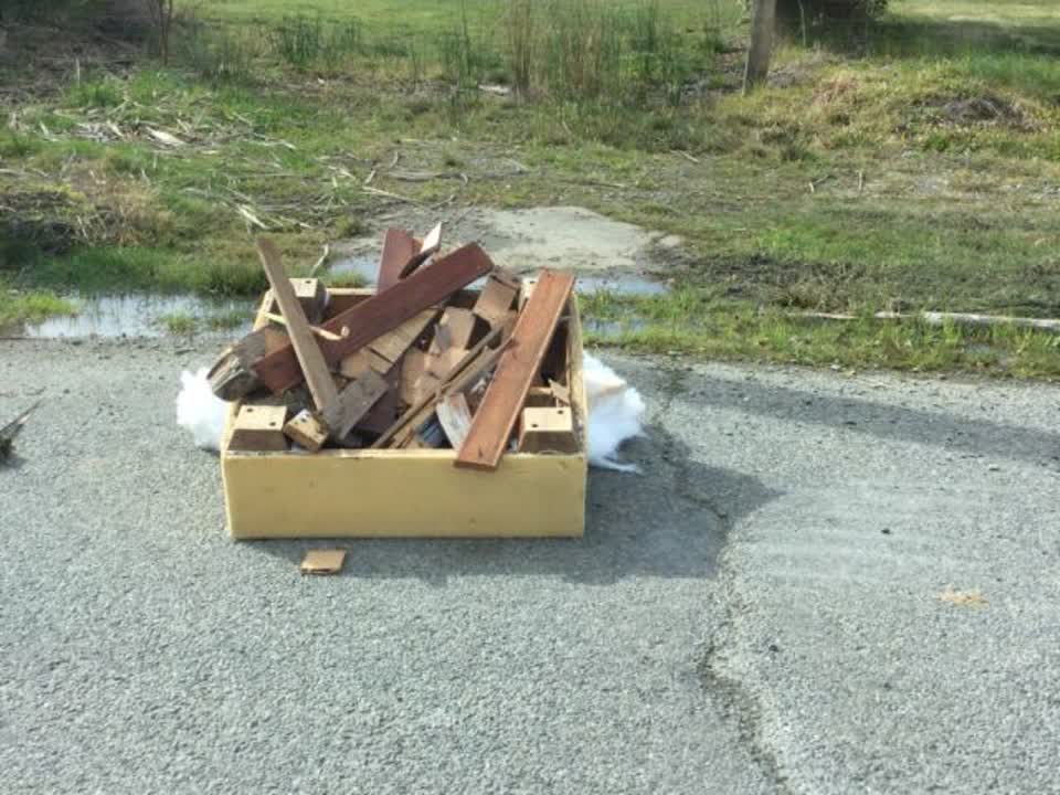 The photograph attached to this rubbish/recycling report