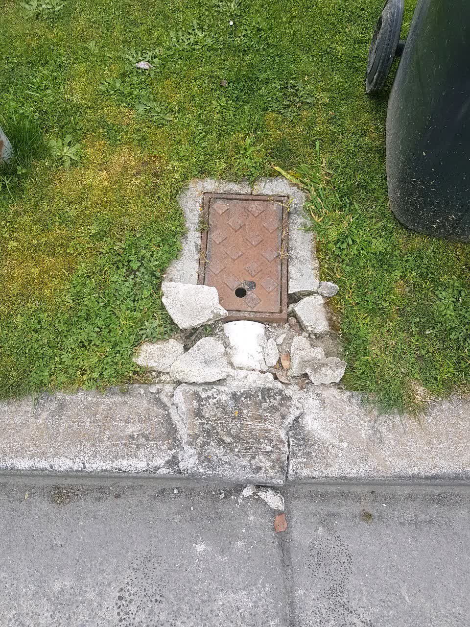 The photograph attached to this roading/streets report