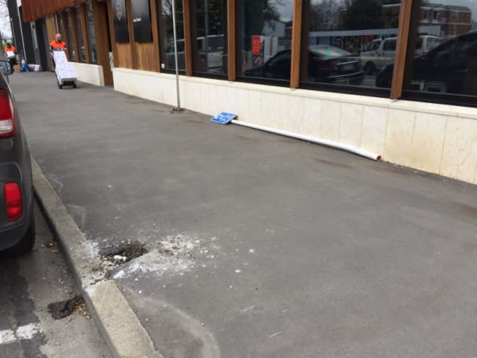 The photograph attached to this roading/streets report