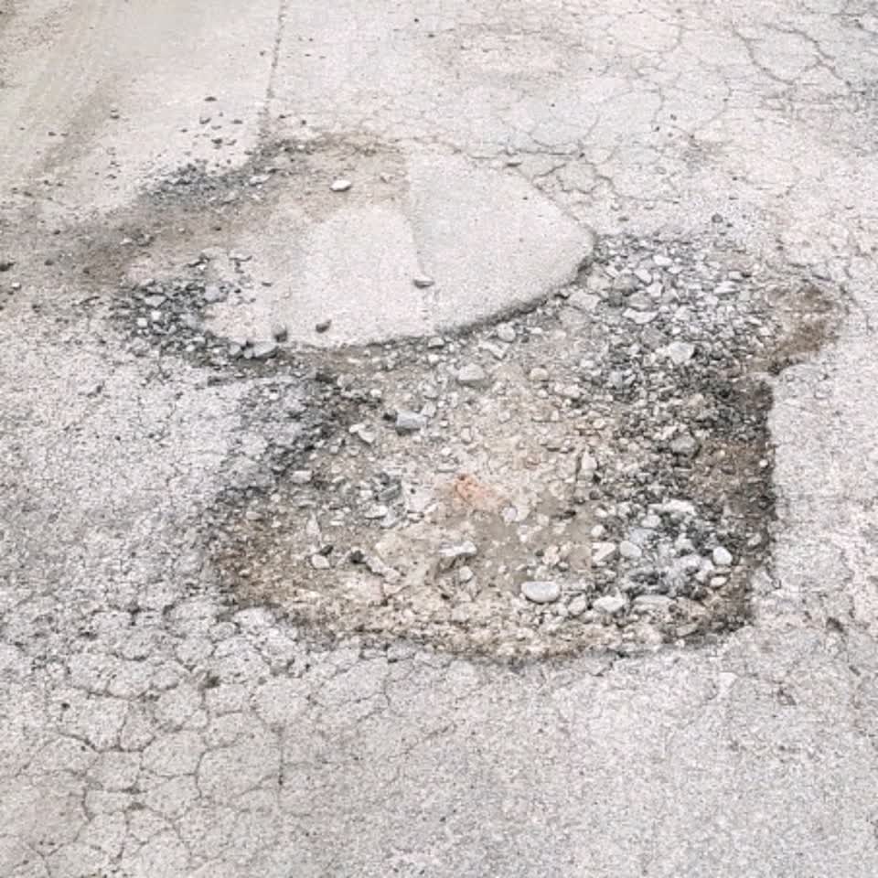 The photograph attached to this roading/streets report