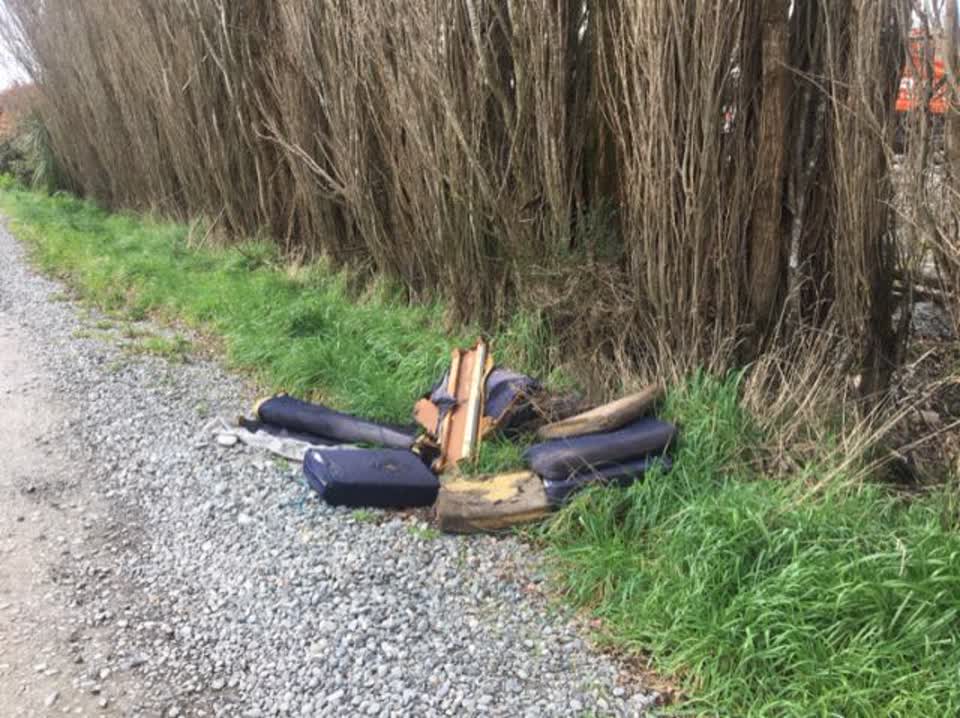 The photograph attached to this rubbish/recycling report