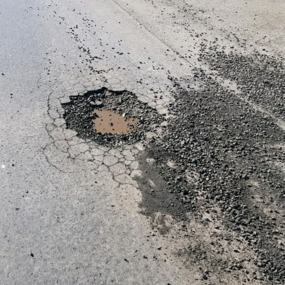 The photograph attached to this roading/streets report